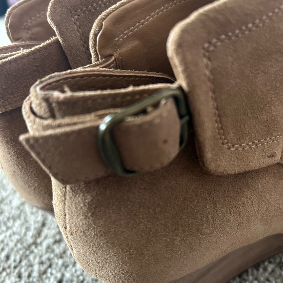 Lucky Brand Yasine Tan Suede Ankle Booties, 8.5, buckle detail - Picture 8 of 11